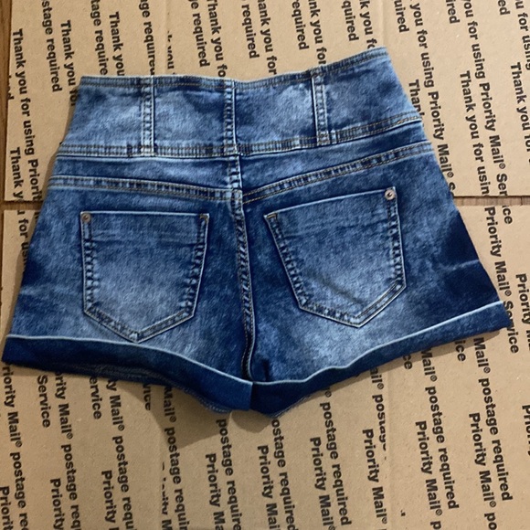 NOBO Highrise 1 - Picture 2 of 4